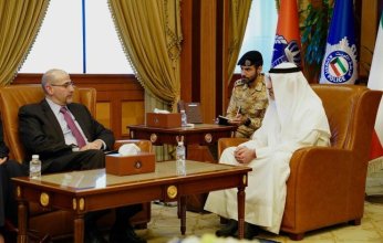 وزير الدفاع الكويتي يلتقي بمسؤول عسكري أميركي.. ماذا دار بينهما؟