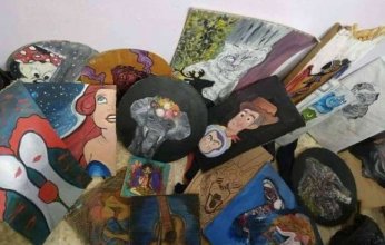 لوحات تشكيلية من القمامة في معارض دولية