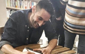 كاتب من أصل مصري يفوز بجائزة في فرنسا