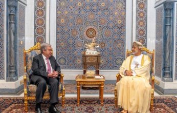 غوتيريش يصف دولة خليجية بـ«صانعة السلام» (صور)