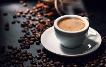 كيف تؤثر القهوة على نشاط الدماغ وعمق النوم؟ دراسة حديثة تكشف السلبيات