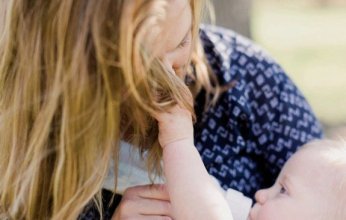 أسباب تساقط الشعر بعد الولادة وطرق علاجه