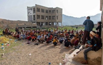 اليمن يغرق في الأمية.. الحرب الطويلة تطرد 4.5 مليون تلميذ خارج المدارس