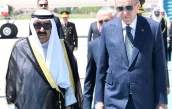 شاهد تحية خاصة من الجيش التركي لأمير الكويت قبل مغادرته المطار