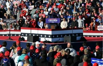 ترامب يستعين بـ«الثعبان» ضد المهاجرين