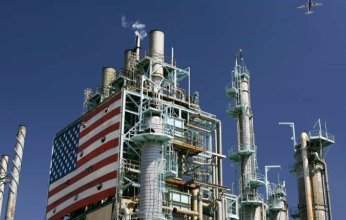 زيادة المخزون الأميركي تهبط بأسعار النفط لليوم الثالث