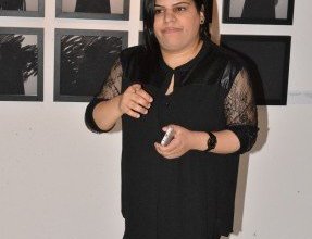 صرخة طفل فلسطيني تستنطق لوحة لفنانة بحرينية