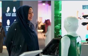 «روبوت» سعودي يرشد الحجاج بأكثر من 95 لغةً (فيديو)