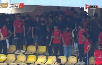 جماهير الأهلي ترفع علم فلسطين في استاد برج العرب (فيديو)