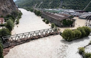 تغير المناخ يوزع الرعب في اوروبا.. سيول إيطاليا وسويسرا وحرائق تركيا واليونان