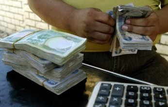 الدينار العراقي إلى تآكل جديد.. حقيقة دور العقوبات الأميركية والعملة الصينية