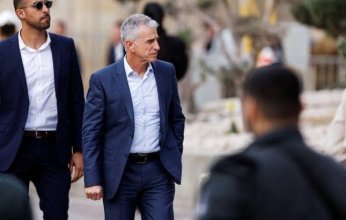 تصرف مفاجئ من رئيس الموساد قبل زيارة قطر