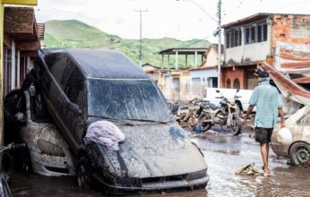 الإمارات تحذر مواطنيها من إعصار «بيريل» الأميركي