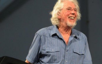 ترك الوظيفه من أجل حلمه.. موسيقى البلوز تودع جون مايال