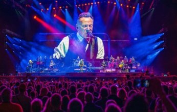 مغنى أميركي ينضم إلى نادي المليارديرات