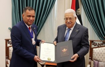 بعد اتصال هنية.. تكريم من عباس لدبلوماسي عماني