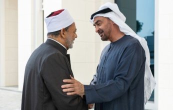 فيديو: محمد بن زايد يقبل رأس شيخ الأزهر