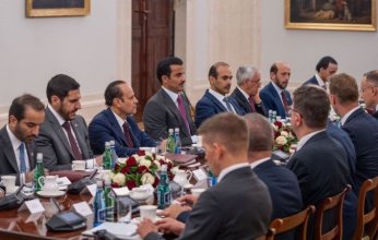 لماذا اتجه أمير قطر إلى بولندا؟