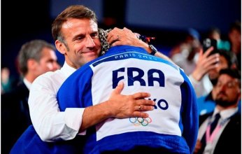 باريس تستيقظ من بهجة الأولمبياد على المأزق السياسي