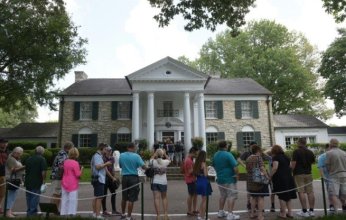 ضبط امرأة حاولت الاستيلاء على قصر إلفيس بريسلي