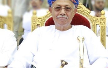 نعاه إعلاميون خليجيون.. سلطنة عمان تودع عبد العزيز الرواس مستشار قابوس السابق