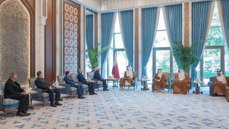 لقاء الرئيس القطري مع نائب الرئيس الإيراني في قطر (وكالة الأنباء القطرية)