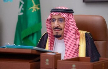 الملك سلمان يترأس مجلس الوزراء بعد قرار بشأن الأسرة المالكة (فيديو)