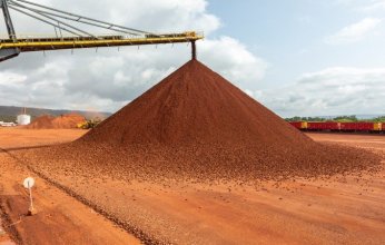 نقلته الإمارات من غينيا إلى الصين.. ما هو البوكسيت؟