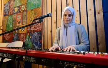 المغنية السورية غالية شاكر.. حلم العالمية بـ«الحجاب»