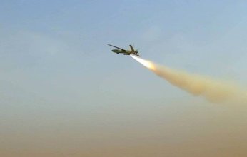 في تصعيد جديد.. الحوثيون يعلنون مهاجمة أهداف إسرائيلية وحاملة طائرات أمريكية بالبحر الأحمر