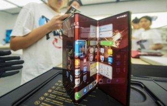 «هواوي» تطلق أول هاتف في العالم قابل للطي ثلاث طيات.. إليكم التفاصيل