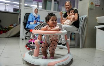 قصة أم فلسطينية تحول الحرب بينها وبين بناتها الثلاث