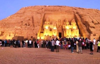 الشمس تتعامد على وجه رمسيس الثاني وسط حضور آلاف السياح