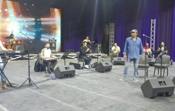 علي الحجار يجري البروفات النهائية إستعدادا لحفل إنتصارات أكتوبر (صور)