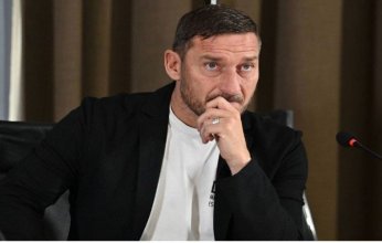 بعمر يقارب الخمسين.. «توتي» يدرس العودة للملاعب بعد اعتزاله بـ 7 سنوات