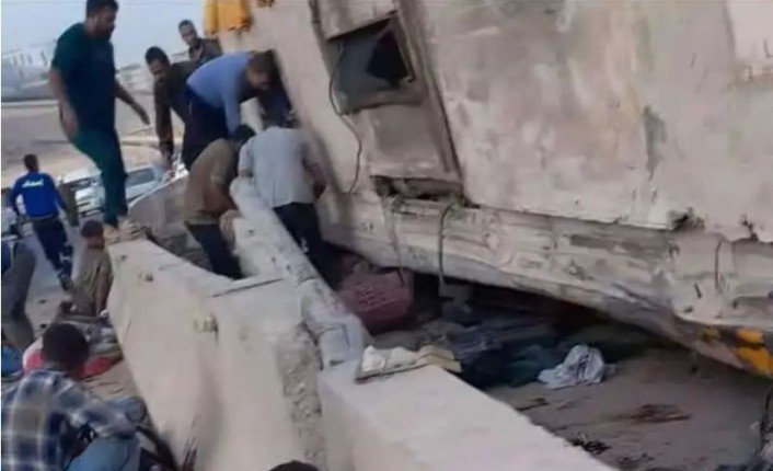 الضحايا طلاب جامعة.. شاهد اللقطات الأولى لحادث انقلاب أتوبيس الجلالة 4 khaligyoun14890