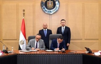 مصر والصين توقعان اتفاقًا لإنشاء مصنع لإنتاج السيارات الكهربائية محليًا