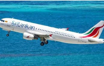 مشاجرة في الهواء.. إيقاف طيار عن العمل بسبب ما فعله بمساعدته خلال رحلة جوية