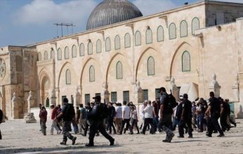 مستعمرون يقتحمون المسجد الأقصى وقوات الاحتلال تعتقل 30 فلسطينيا بالضفة الغربية