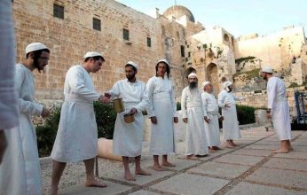 مستعمرون يقتحمون المسجد الأقصى المبارك ويؤدون طقوسا تلمودية في باحاته