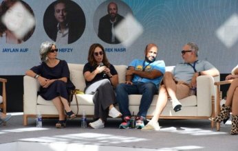 سؤال محرج يُجبر فنان مصرية على مغادرة مؤتمر فيلم الفستان الأبيض.. ما القصة؟
