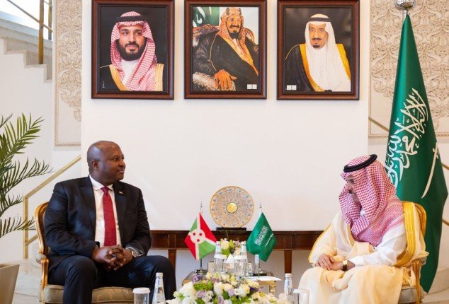 السعودية و بوروندي تبحثان سبل تعزيز التعاون بين البلدين في شتى المجالات السعودية و بوروندي تبحثان سبل تعزيز التعاون بين البلدين في شتى المجالات