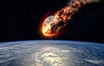 نيزك قديم يبلغ حجمه أربعة أضعاف إيفرست قد يكون وراء الحياة على الأرض