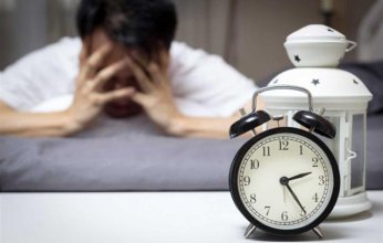 دراسة حديثة: قلة النوم في منتصف العمر يزيد مخاطر الإصابة بالخرف