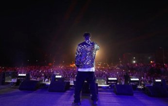 بالصور.. "أوكا" يشعل حفل مدينة الرحاب بأداء هوليودي