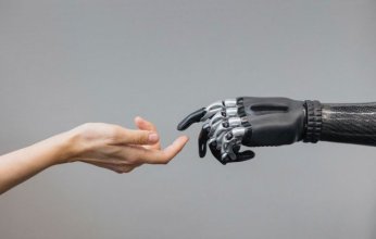 بشرى لمصابي السكتات الدماغية.. ذراع اصطناعية تساعد مرضى الشلل على استعادة حركات أيديهم