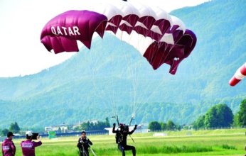 منتخب قطر يتوج بفضية وبرونزية بطولة العالم للقفز المظلي