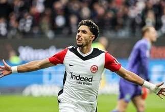 مرموش يقود هجوم آينتراخت أمام بايرن ليفركوزن