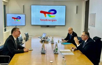 وزير البترول المصري يبحث مع رئيس «توتال إينرجيز» العالمية فرص الشركة الاستثمارية