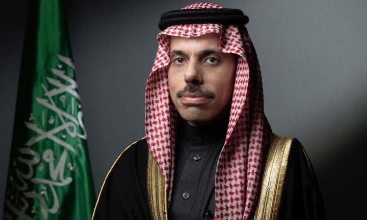 وزير الخارجية السعودي يجري اتصالًا هاتفيًا بوزير الخارجية الإيراني وزير الخارجية السعودي يجري اتصالًا هاتفيًا بوزير الخارجية الإيراني